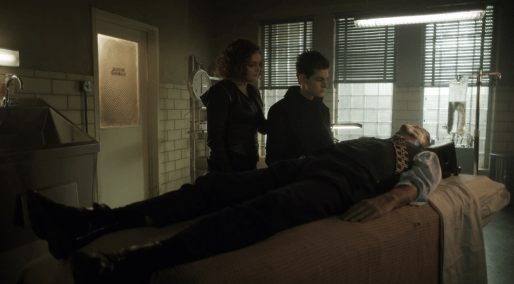 Father Son Holy Gore - Gotham - Camren Bicondova and David Mazouz