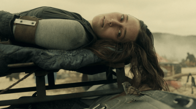 Father Son Holy Gore - Fear the Walking Dead - Alicia and a Bird