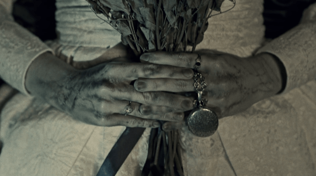 Father Son Holy Gore - Guillermo del Toro's Cabinet of Curiosities - Grave Robbing